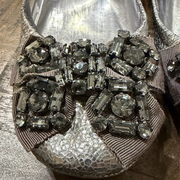 EUC Tory Burch Azalea crystal-bow scrunch ballet flats in pewter - Picture 2 of 9
